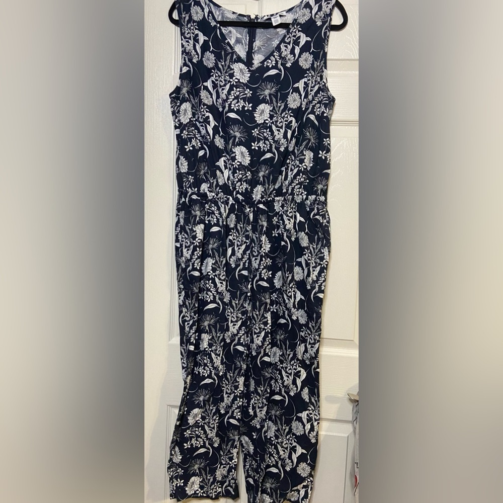 🖤 Amazon Essentials Women's Sz 12 Sleeveless Scoop Neck Floral Jumpsuit Romper